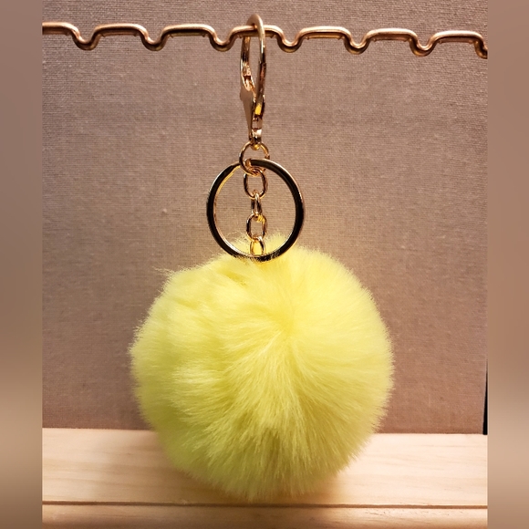 Cute Fashion Faux-Fur Puff Ball - Picture 2 of 9